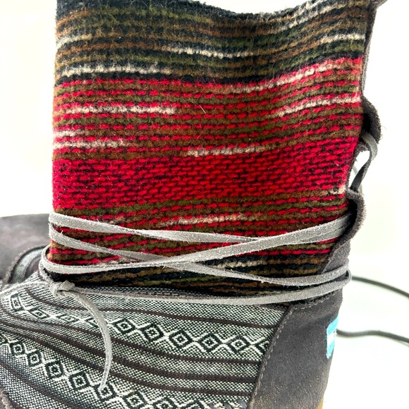 TOMS Boots Womens 7  Multicolor Leather Faux Fur Pull On Casual Excellent Cond. - Picture 3 of 11
